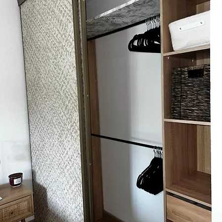 2p Entierement Renove , Piscine , 1 Km De La Daire